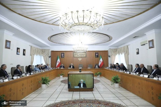 عارف: بیانات رهبر معظم انقلاب، راهبرد دولت است/ رئیس‌جمهور مواضع منطقی و اصولی نظام را در سازمان ملل با صلابت بیان خواهد کرد/ در چارچوب منافع ملی می‌توانیم با همه کشورهای دنیا روابط خوبی داشته باشیم/ از بیان مواضعی که موجب تضعیف نظام می‌شود باید پرهیز کرد