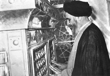 عشق الإمام الخمینی لأهل البیت علیهم السلام

