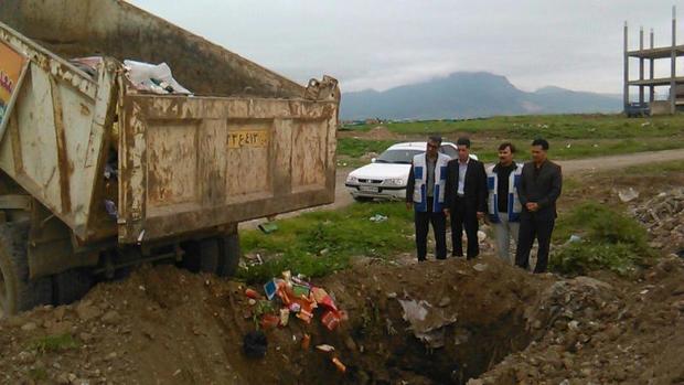 917 کیلو مواد غذایی فاسد در کلاله معدوم شد