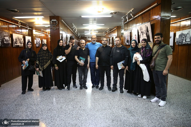 بازدید جمعی از دانش آموزان و مهمانان خارجی از بیت امام خمینی (س) در جماران