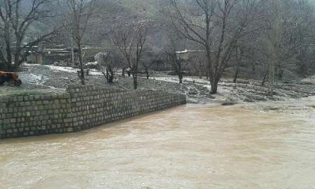 مدرسه تخریب شده روستای 'پی قلعه'اشنویه  در اثر سیل توسط خیران بازسازی می شود