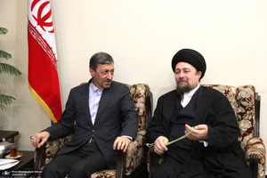 دیدار رییس و جمعی از معاونان و کارکنان ستاد اجرایی فرمان حضرت امام با سید حسن خمینی
