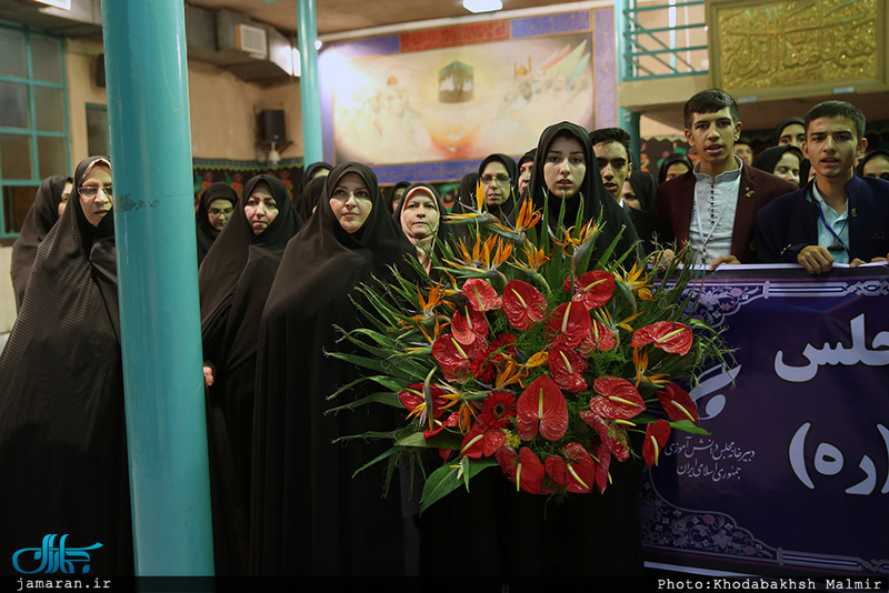 تجدید میثاق نمایندگان نهمین دوره مجلس دانش آموزی با آرمانهای امام راحل (ره)