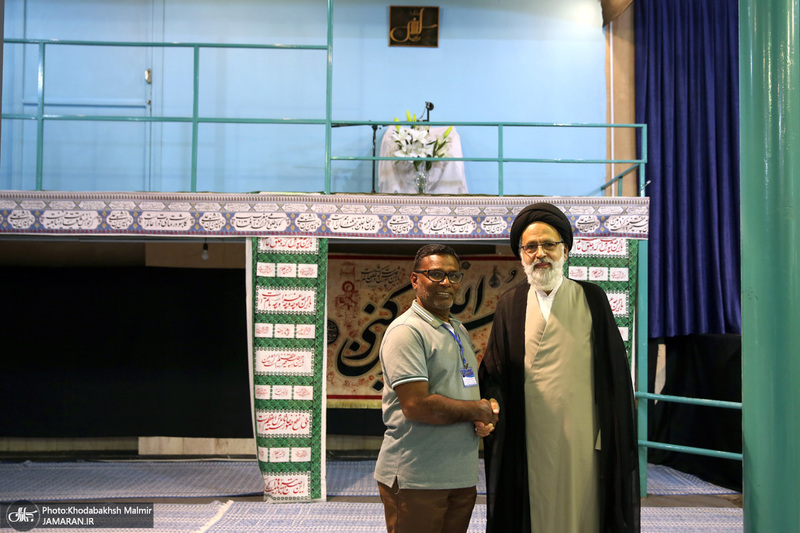 بازدید جمعی از وکلا و مسئولین دادگستری کشور سریلانکا از بیت امام خمینی (س) در جماران