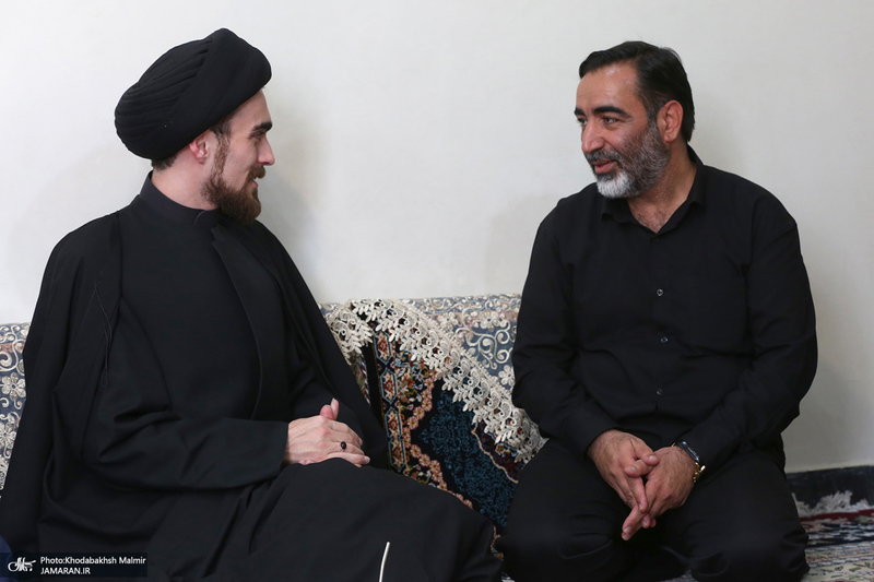 حضور سید احمد خمینی در منزل شهید مصطفی عزیزی در شهر بروجرد