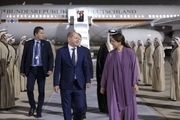 استقبال وزیر زن اماراتی از صدراعظم آلمان در فرودگاه + عکس