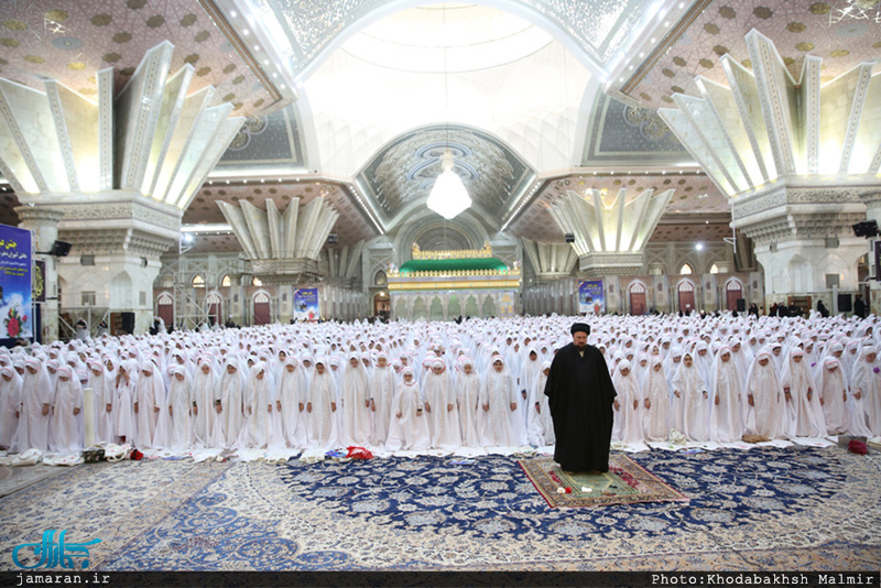 مراسم جشن تکلیف دانش آموزان دختر در حرم مطهر امام خمینی(س) 
