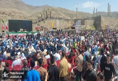 ۲۸ هزار مسافر نوروزی لحظه تحویل سال در مجموعه جهانی تخت جمشید بودند