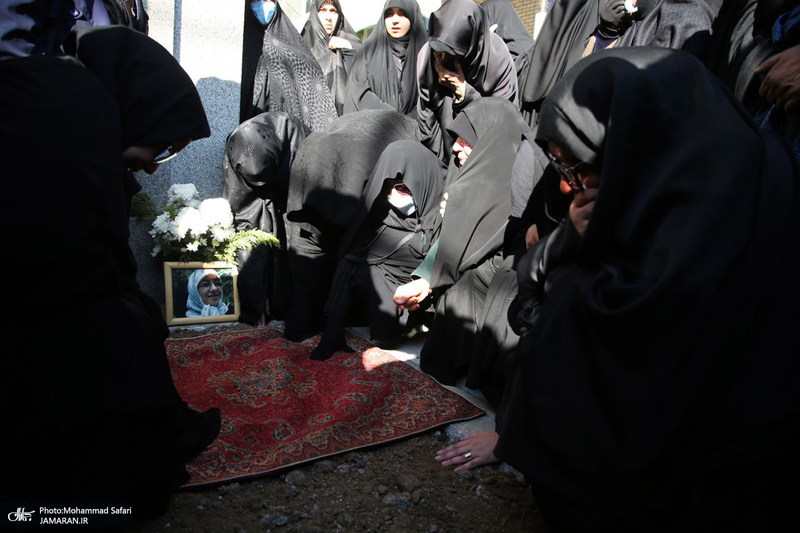 مراسم تشییع و خاکسپاری پیکر اشرف بروجردی