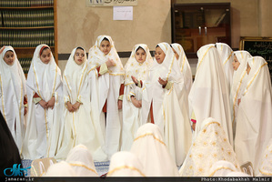 مراسم جشن تکلیف «دبستان سمیه» منطقه چهار تهران در حسینیه جماران 