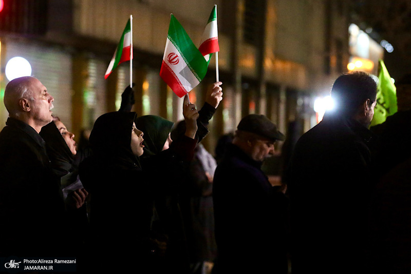 تجمع بزرگ مردمى نه به آتش بس در محله پيروزى تهران