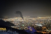 آتش سوزی در  یکی از انبارهای باتری‌سازی وابسته به وزارت دفاع در تهران + عکس