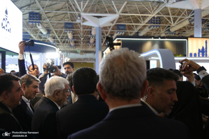 حضور عارف در نمایشگاه دستاوردهای صادراتی ایران