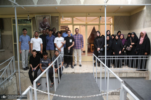 بازدید جمعی از دانشجویان انگلیسی و جمعی از دانش آموزان بندر دیر از جماران