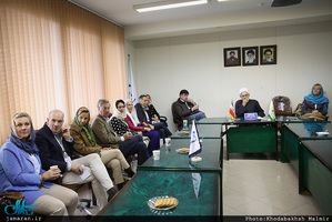 دیدار  گردشگران آلمانی و اتریشی با حجت الاسلام والمسلمین دکتر مقدم 