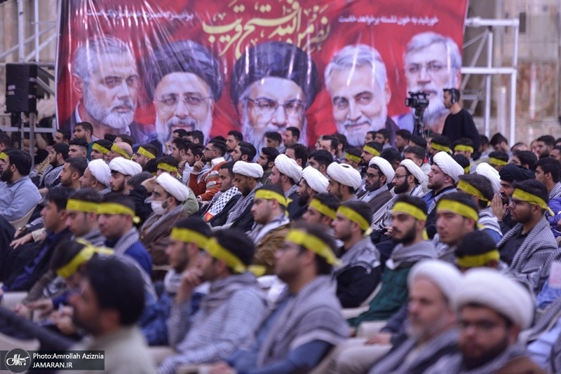 گردهمایی مسئولین بسیج دانشجویی و طلاب بسیجی در حرم امام با سخنرانی رئیس‌جمهور پزشکیان (24)