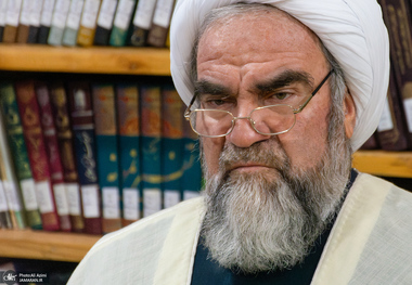 آیت الله غرویان: از حرکت‌های هیجانی و احساسی دوری کنیم/ همین کسانی که ما به نام حجاب با آنها برخورد کردیم، الان در تلویزیون با اشک و آه و گریه از کشور دفاع می‌کنند/ پشتوانه اصلی نظام ما مردم‌اند