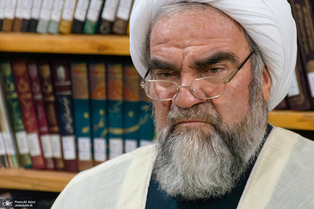 آیت الله غرویان: از حرکت‌های هیجانی و احساسی دوری کنیم/ همین کسانی که ما به نام حجاب با آنها برخورد کردیم، الان در تلویزیون با اشک و آه و گریه از کشور دفاع می‌کنند/ پشتوانه اصلی نظام ما مردم‌اند