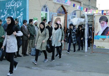 کاروان راهیان نور دانش آموزی دیواندره به مناطق جنگی اعزام شد