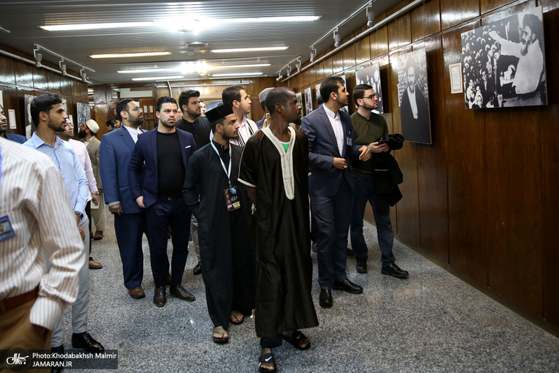 بازدید جمعی از شرکت کنندگان سی وششمین دوره مسابقات بین المللی قرآن کریم از جماران‎