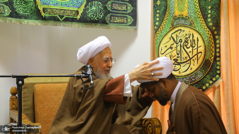 عمامه گذاری طلاب توسط مراجع عظام تقلید در روز میلاد امام علی (ع)‎