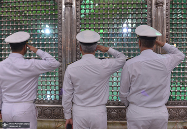 تجدید میثاق تیم های جشنواره ورزشی کارکنان و خانواده های نیروی دریایی با آرمان های امام خمینی (س)