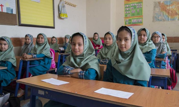 دانش آموزان افغان: چتر آموزش ایران بر سر ما هم گسترده است
