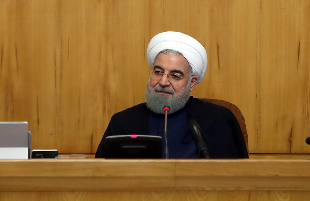 رئیس جمهور روحانی: افراط و تفریط ما را بر زمین می زند