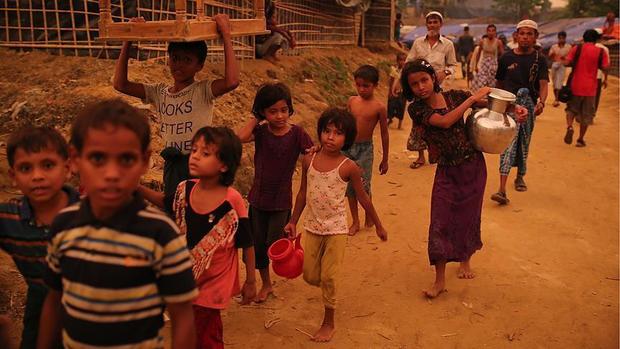 محاصره هزاران مسلمان میانماری پشت مرزهای بنگلادش/ رسیدن نخستین کاروان کمک های یونیسف