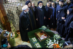 ادای احترام حسن روحانی به امام خمینی و رییس فقید مجمع تشخیص مصلحت نظام