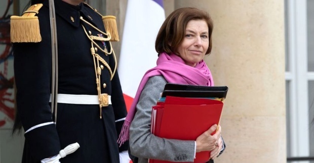 وزیر دفاع فرانسه: آمریکا متحدانش را مجبور به خرید تسلیحاتش می‌کند!