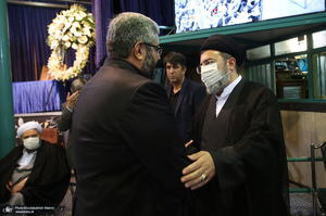 مراسم وداع با پیکر حجت الاسلام و المسلمین سید محمود دعایی در حسینیه جماران -2