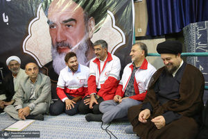 تجدید میثاق جمعی از جوانان هلال احمر با آرمان های حضرت امام خمینی (س)