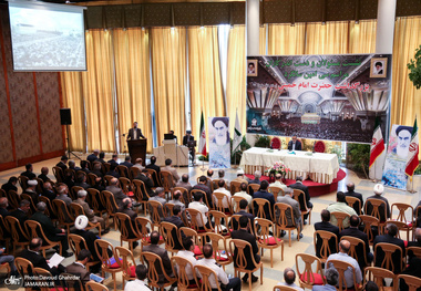 نشست مسئولان و دست اندرکاران مراسم سی امین سالگرد بزرگداشت امام خمینی(س)
