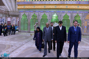 ادای احترام تیلاک مارا پانا وزیر امور خارجه سریلانکا نسبت به امام 