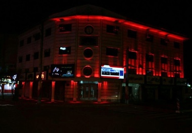 نصب استندهای اطلاع‌رسانی و پوستر در اتوبوس‌های شهری رشت