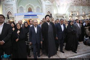 ادای احترام شهردار و اعضای شورای شهر پنجم نسبت به مقام شامخ حضرت امام(س)