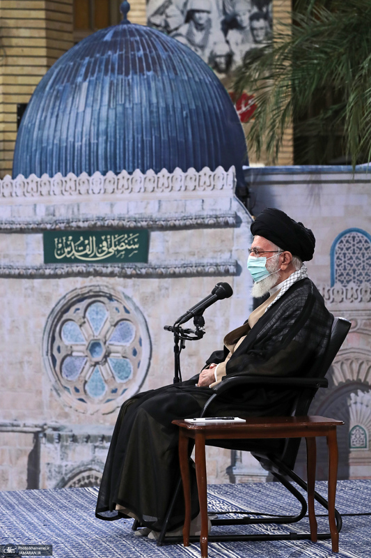 دیدار جمعی از پیشکسوتان و فرماندهان دفاع مقدس با رهبر معظم انقلاب