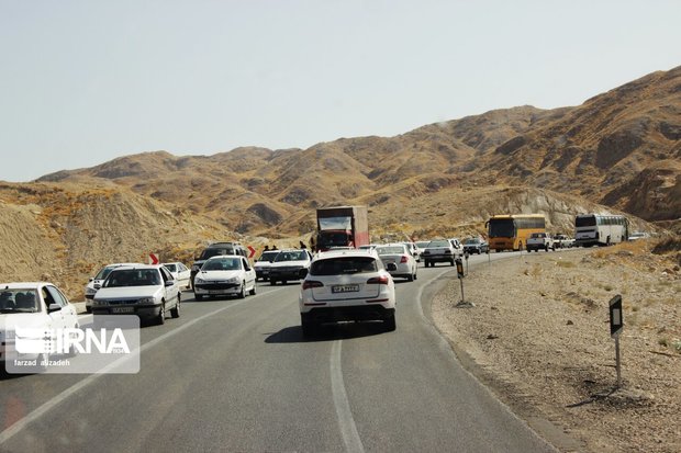 ترافیک در ۲ مسیر ارتباطی زنجان نیمه سنگین است