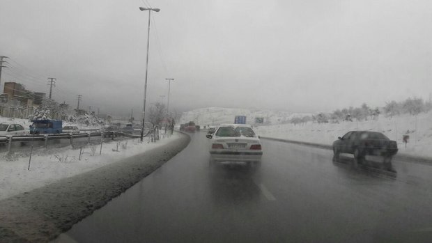 بارش برف و باران در محورهای مواصلاتی آذربایجان شرقی