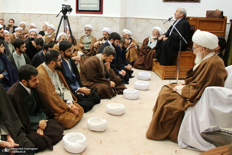 عمامه گذاری طلاب در روز عید مبعث توسط مراجع عظام تقلید‎‎