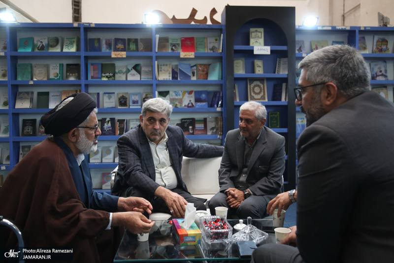 غرفه موسسه تنظيم و نشر آثار امام خمينی (ره) در سی و ششمین نمایشگاه کتاب تهران-2