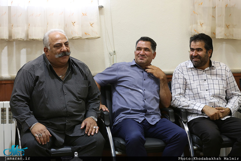 دیدار جمعی از آزادگان با سید حسن خمینی 
