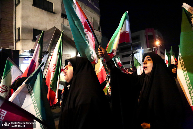 حركت دسته مردمى پرچمداران ايران به مناسبت روز جمهوری اسلامی ایران