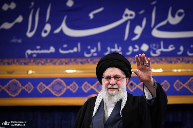 رهبر معظم انقلاب: ملّت ایران، هویت خود را به رخ دشمنان کشید و این هشداری به سیاستمداران آمریکا بود/ ملّت ایران، قوی و مقتدر است، آگاه و دشمن‌شناس است، و در همه حال در صحنه حضور دارد
