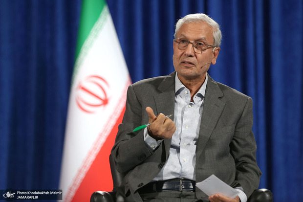 علی ربیعی: حدود 5 میلیون نفر در دانشگاه‌ها در حال تحصیل هستند/ رابطه معناداری بین رشته‌های تحصیلی و فرصت‌های شغلی موجود وجود ندارد/ بخش اعظمی از جمعیت فعال تحصیل کرده، دچار نوعی فاصله بین وضع موجود و انتظار از زندگی شده‌اند