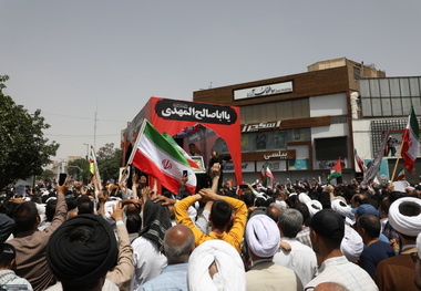 روزنامه هم‌میهن: مهمترین مولفه قدرت که تمام‌شدنی نیز نیست مردم هستند/ شرط لازم پیروزی مولفه اصلی قدرت یعنی تبدیل ۸۶ میلیون نفر زیر شعار واحد برای ایران و دفاع از آن است