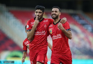 حواشی جدال پرسپولیس و گل گهر سیرجان| شجاع خلیل زاده تماشاگر شد/ درگیری پیروانی و قلعه نویی؛ کتک کاری شیری با یک عکاس! + عکس و ویدیو