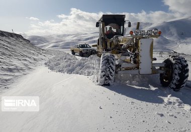 بارش برف راه ۱۸۵ روستای کرمانشاه را بست