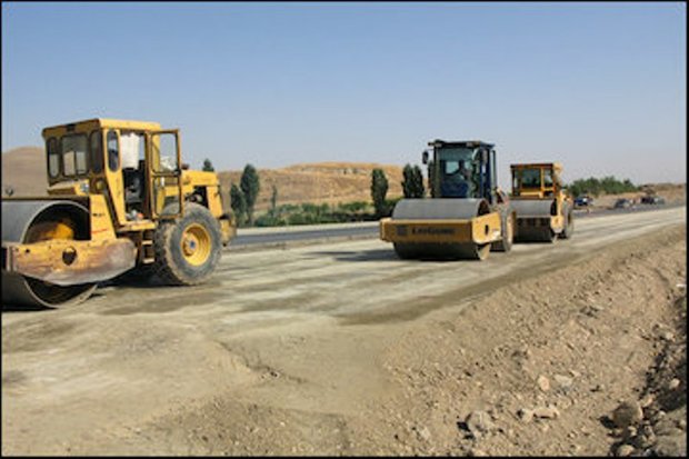 بهسازی 17 راه روستایی کامیاران در دست اجرا است